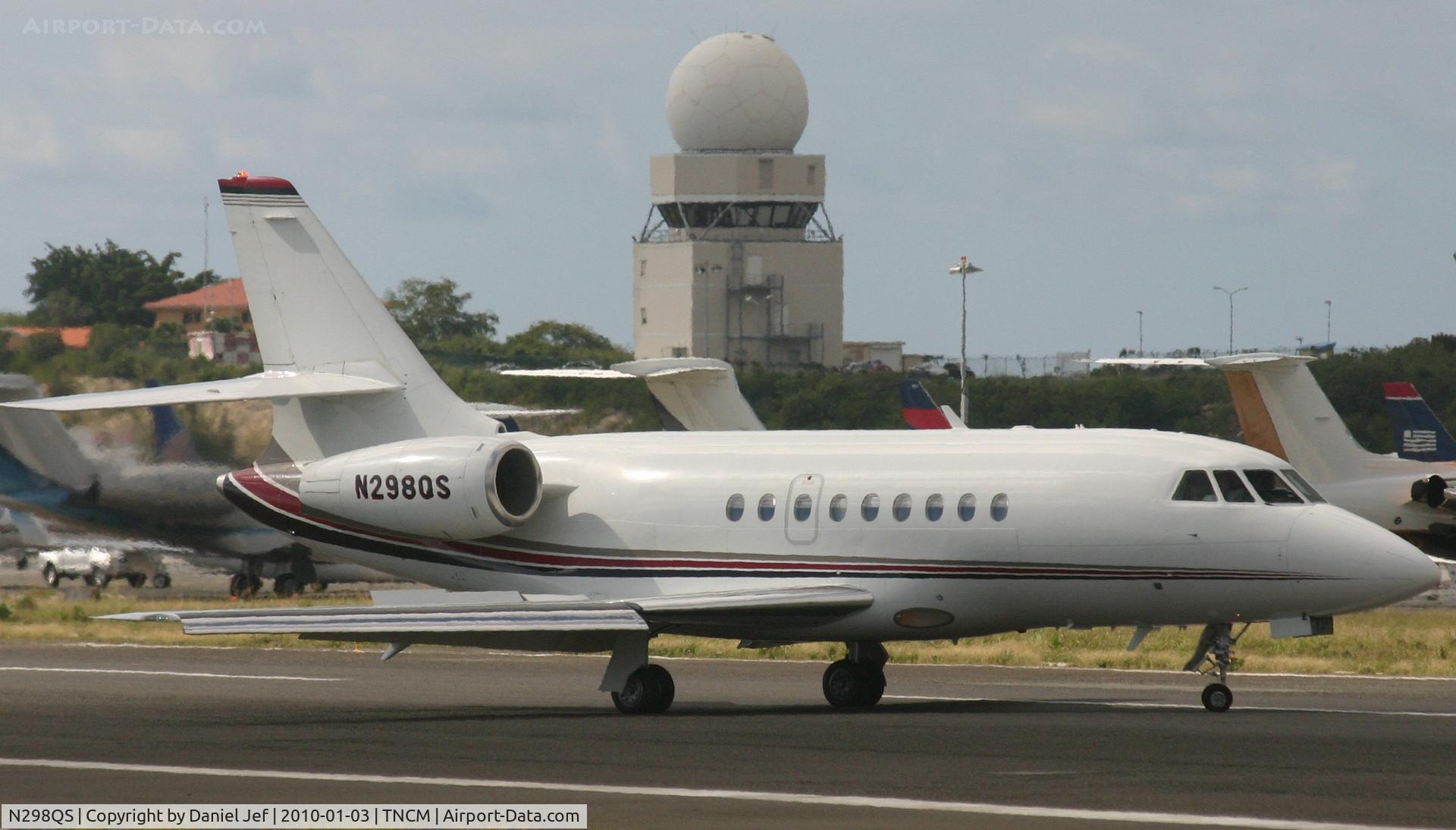 N298QS, 1999 Dassault Falcon 2000 C/N 98, N298QS just landed