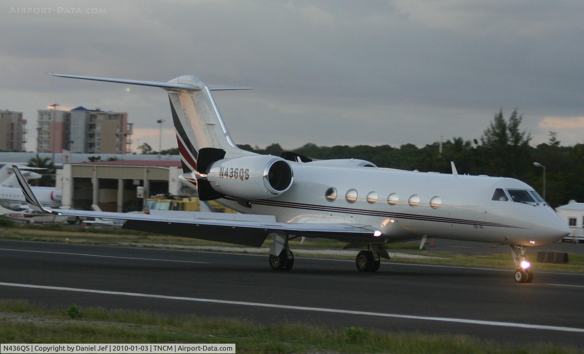 N436QS, 2001 Gulfstream Aerospace G-IV C/N 1436, N436QS just landed at TNCM
