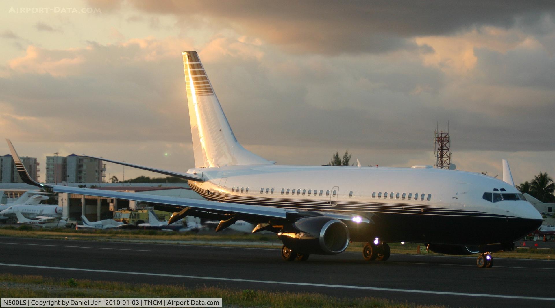 N500LS, 1999 Boeing 737-73T C/N 29054, N500LS Just landed at TNCM