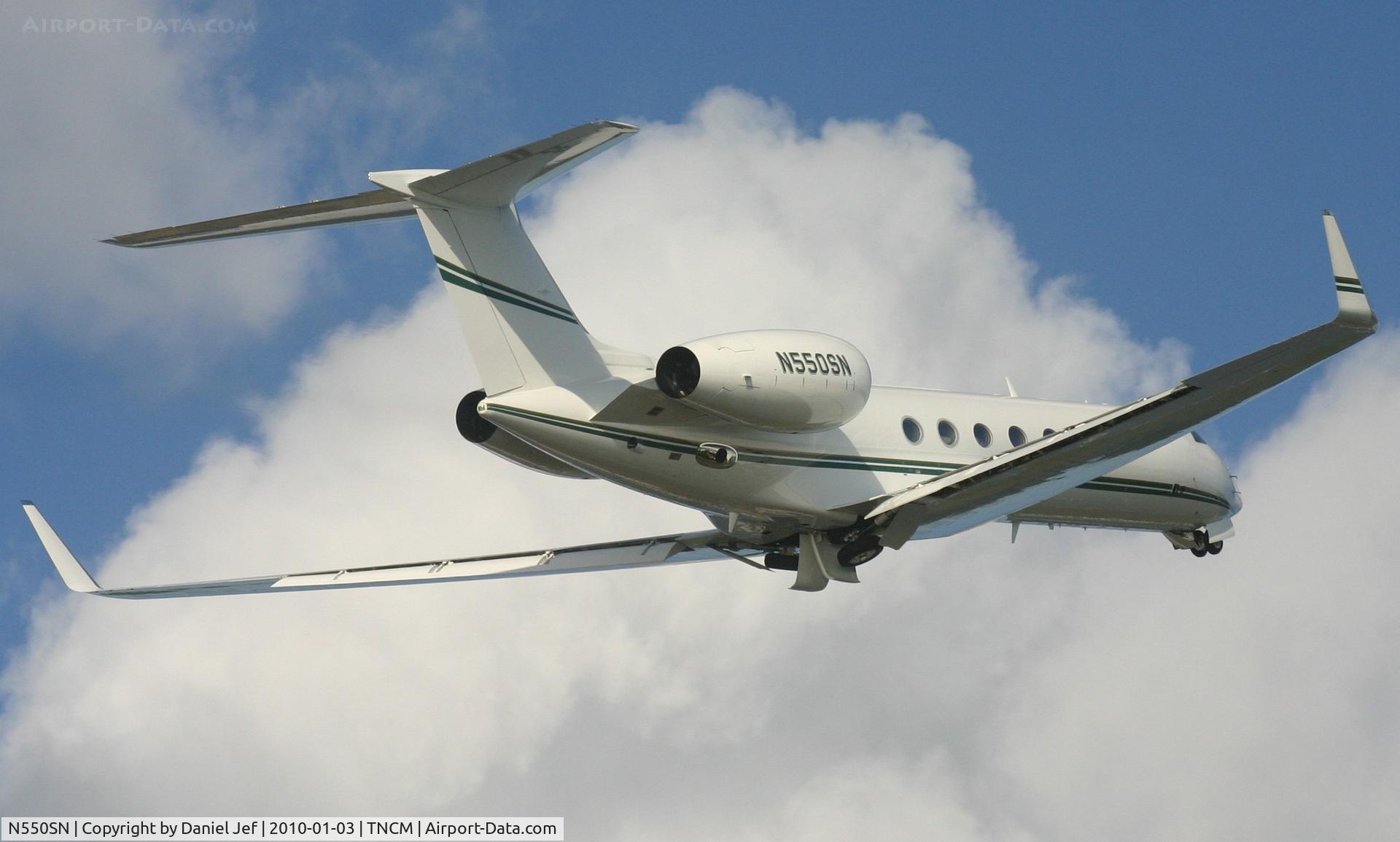 N550SN, 2008 Gulfstream Aerospace GV-SP (G550) C/N 5195, N550SN departing