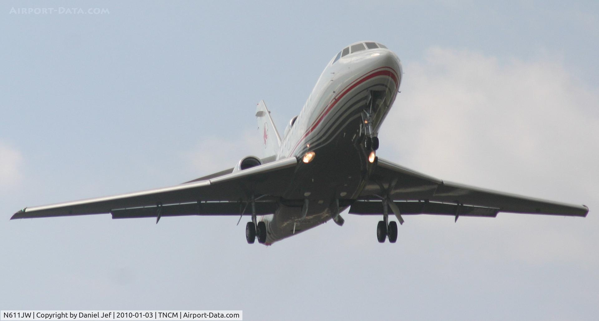 N611JW, 1996 Dassault Falcon 900 C/N 162, N611JW departing with the call sign white shoes