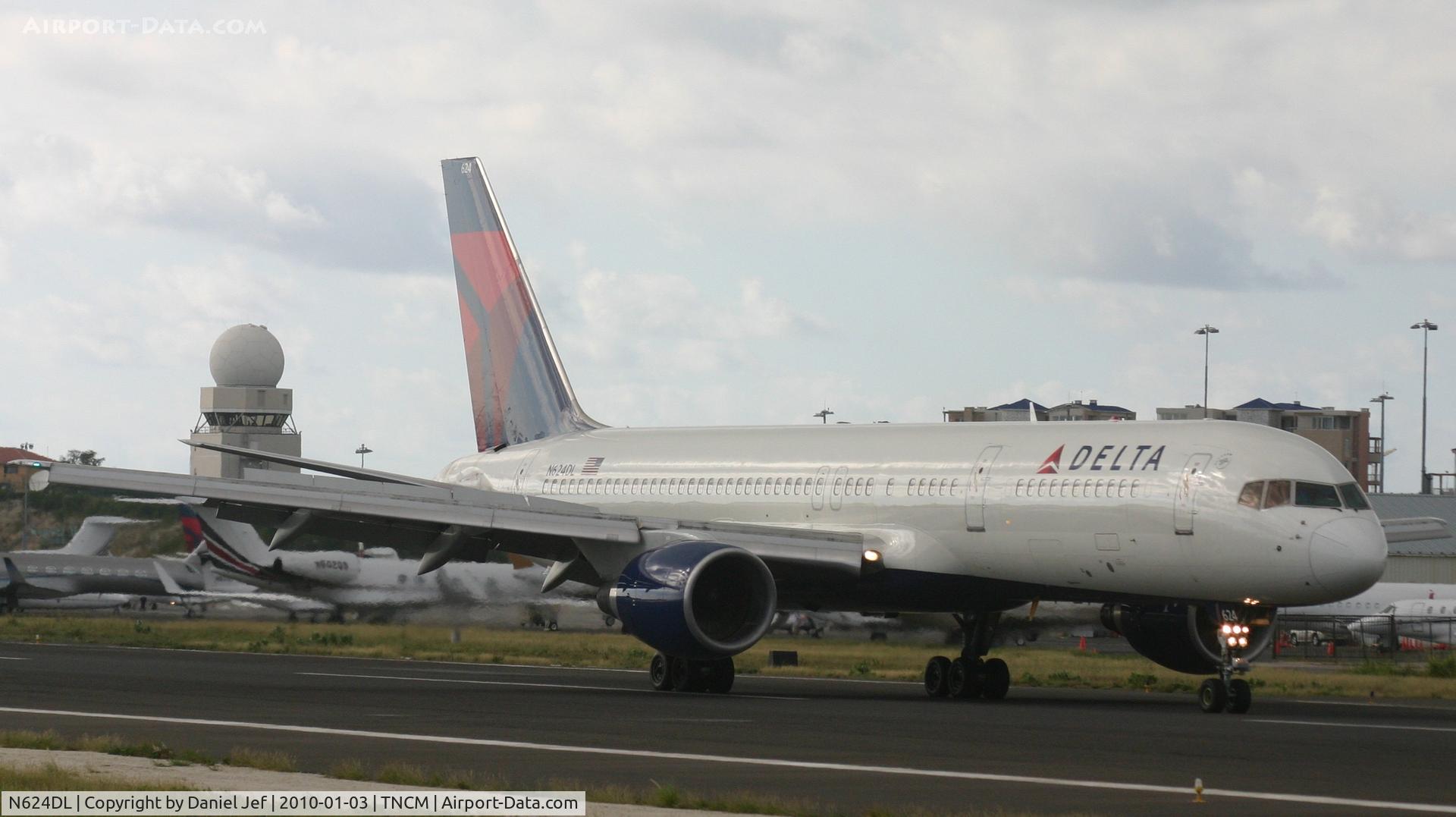N624DL, 1987 Boeing 757-232 C/N 22914, Delta airlines N624DL just landed at TNCM