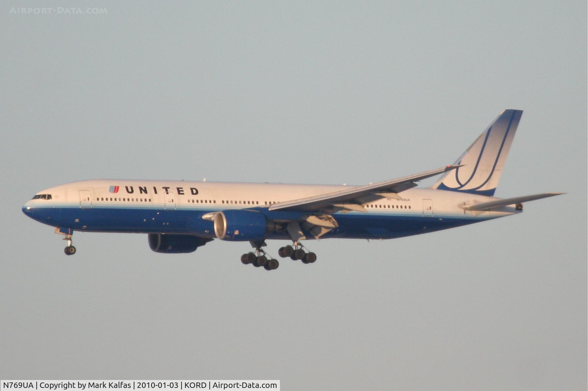 N769UA, 1995 Boeing 777-222 C/N 26921, United Airlines Boeing 777-222, UAL941, arriving 27L KORD from EDDF (Frankfurt).