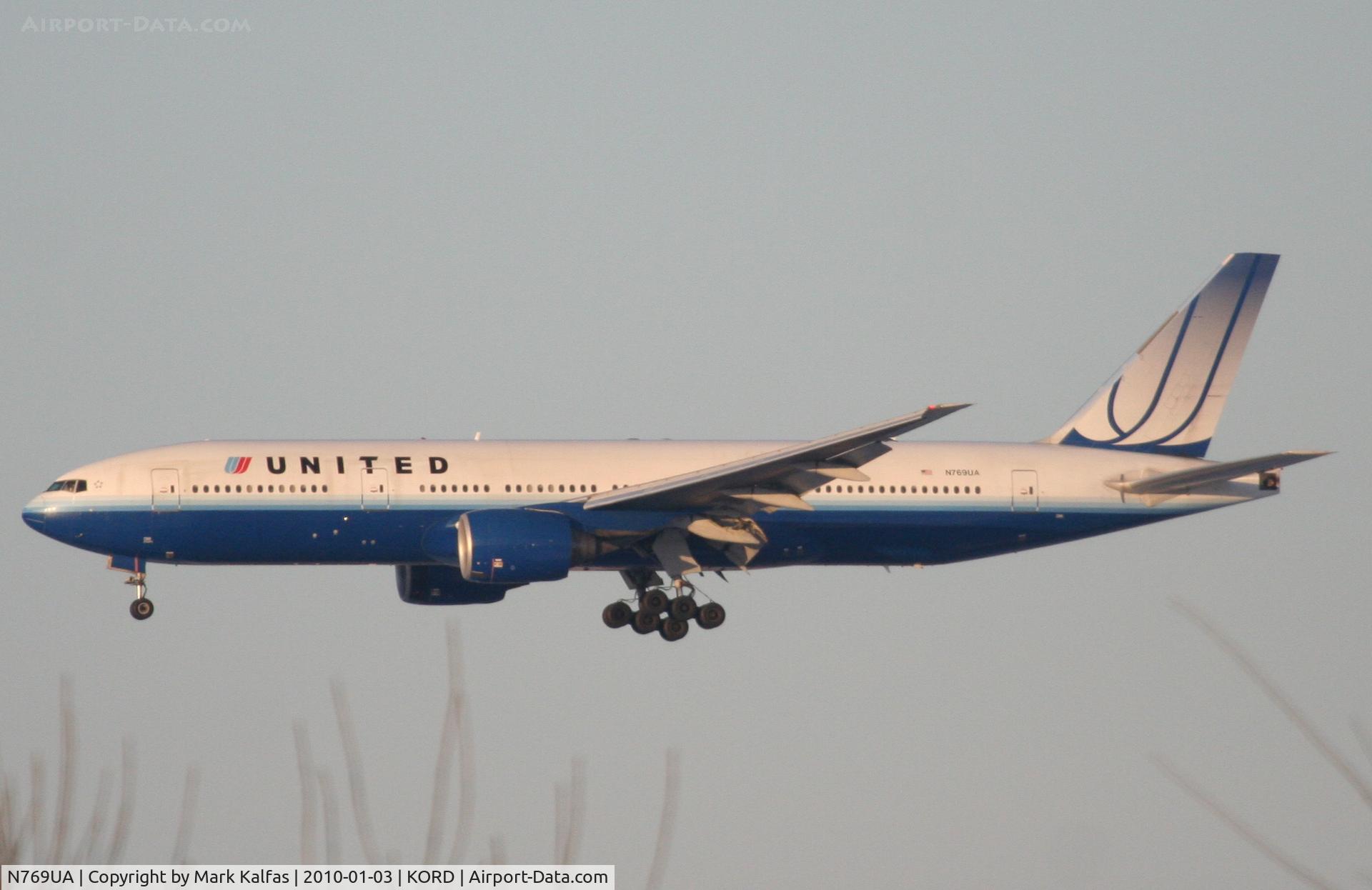 N769UA, 1995 Boeing 777-222 C/N 26921, United Airlines Boeing 777-222, UAL941, arriving 27L KORD from EDDF (Frankfurt).