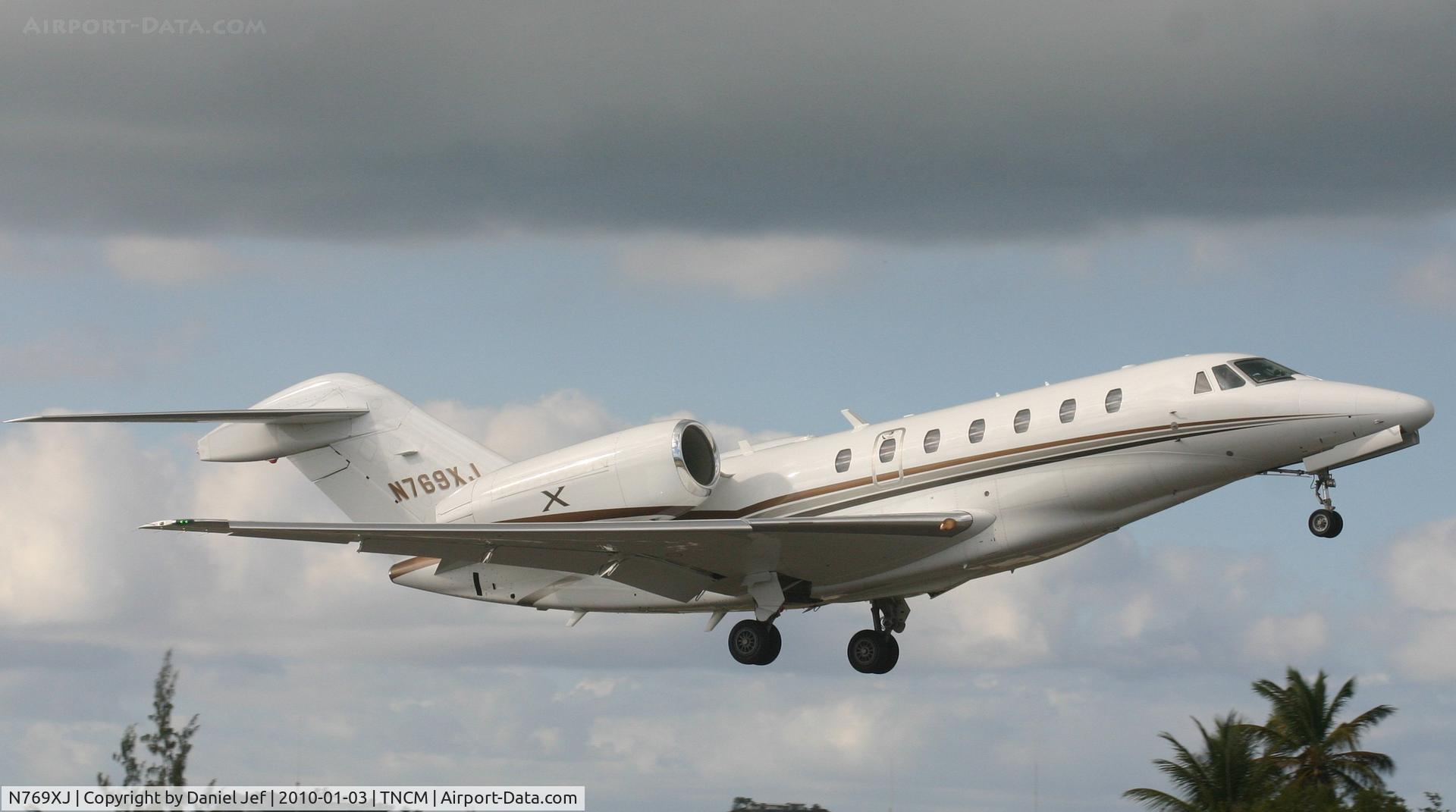 N769XJ, 2007 Cessna 750 Citation X Citation X C/N 750-0269, N769XJ departing TNCM
