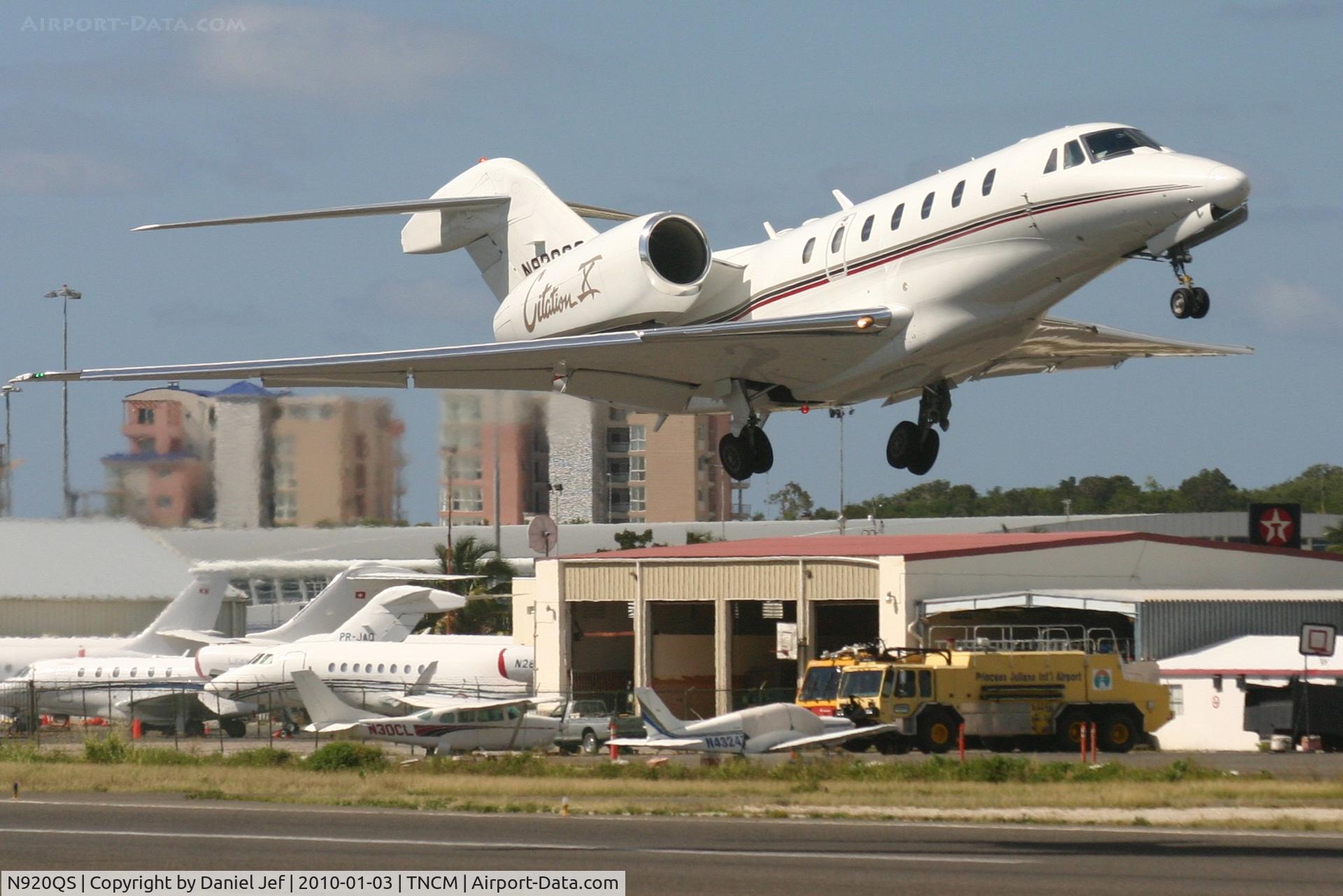 N920QS, 2000 Cessna 750 Citation X Citation X C/N 750-0120, N920QS departing