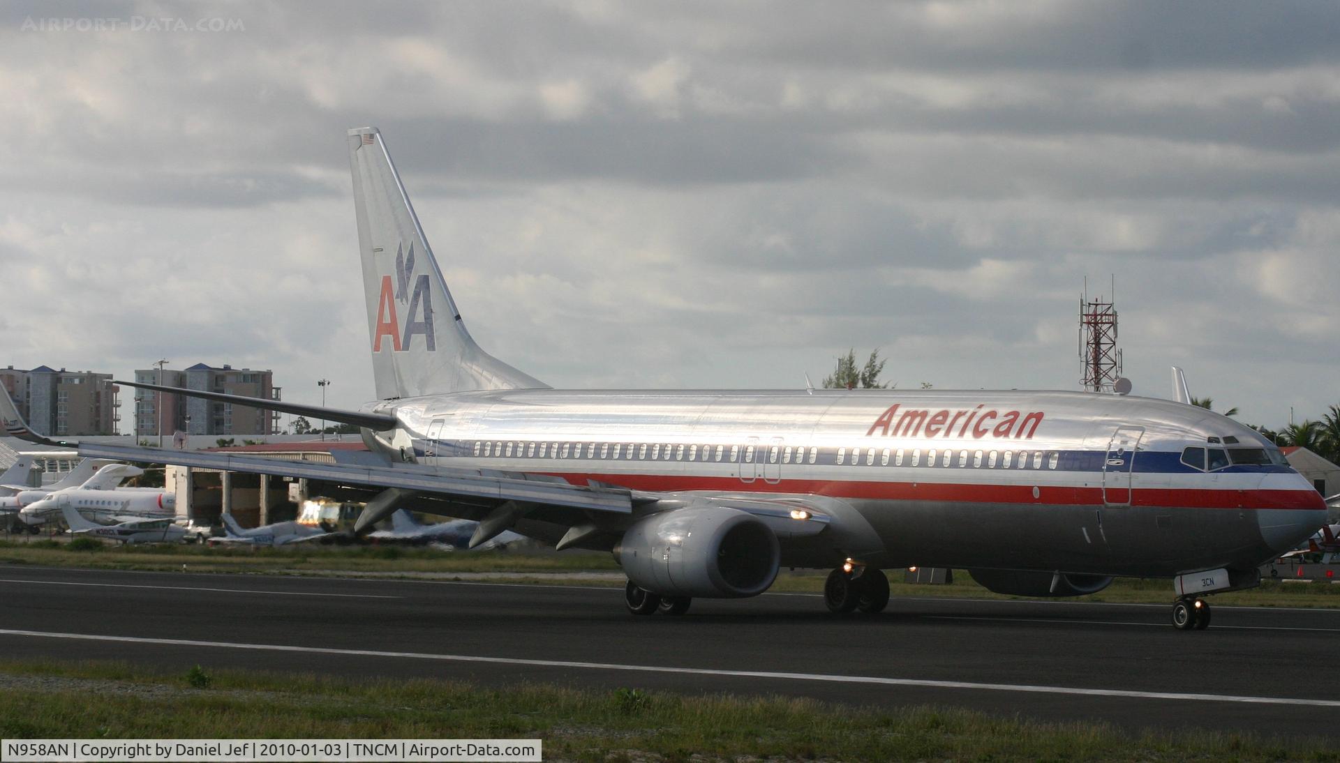 N958AN, 2001 Boeing 737-823 C/N 30091, American airlines landing at TNCM