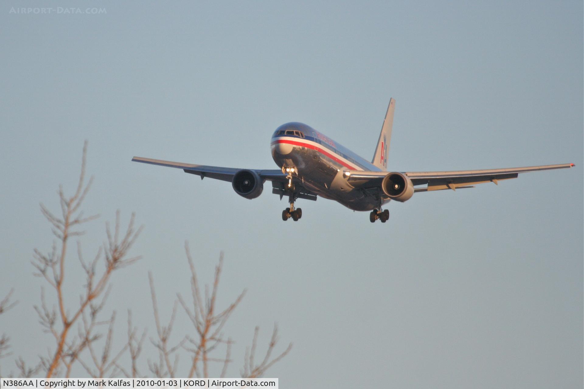 N386AA, 1994 Boeing 767-323/ER C/N 27060, American Airlines Boeing 767-323, AAL1612, arriving KORD RWY 28 from KSFO.