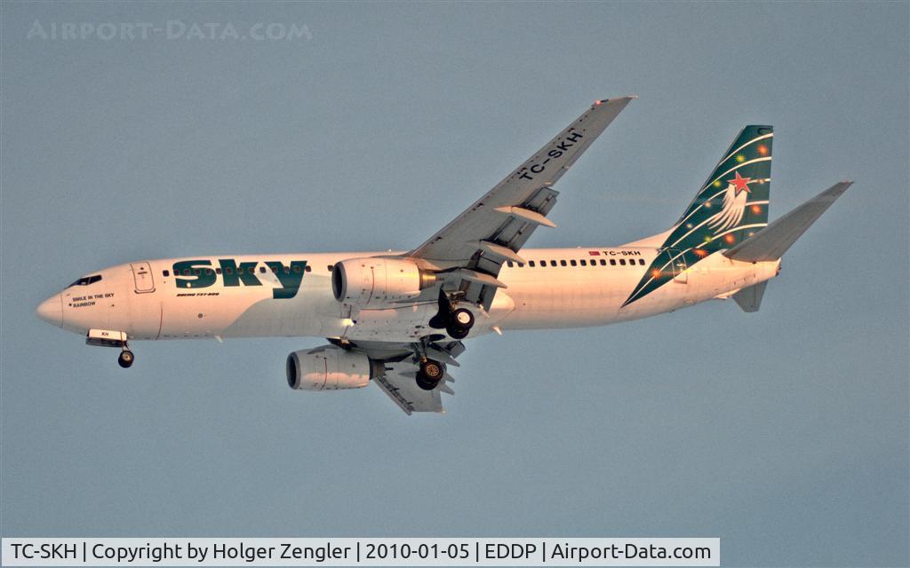 TC-SKH, 2007 Boeing 737-8BK C/N 29644, SHY 213 from AYT arrives at sunny and cold LEJ