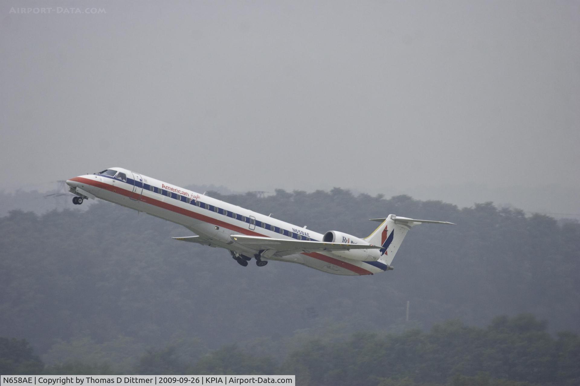 N658AE, 2003 Embraer ERJ-145LR (EMB-145LR) C/N 145760, American Eagle (N658AE) departs Peoria Illinois