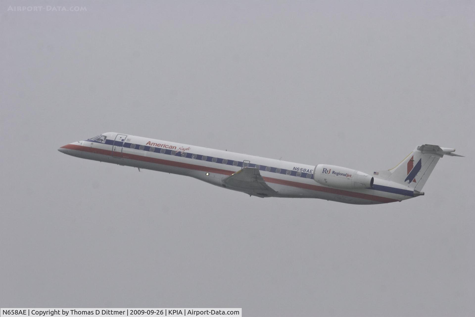 N658AE, 2003 Embraer ERJ-145LR (EMB-145LR) C/N 145760, American Eagle (N658AE) climbing out