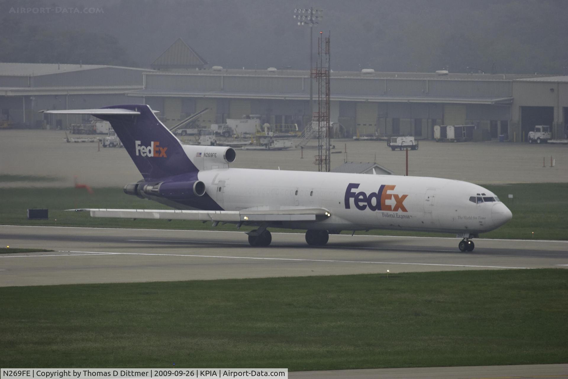 N269FE, 1979 Boeing 727-233F C/N 21675, Federal Express (N269FE) departure roll