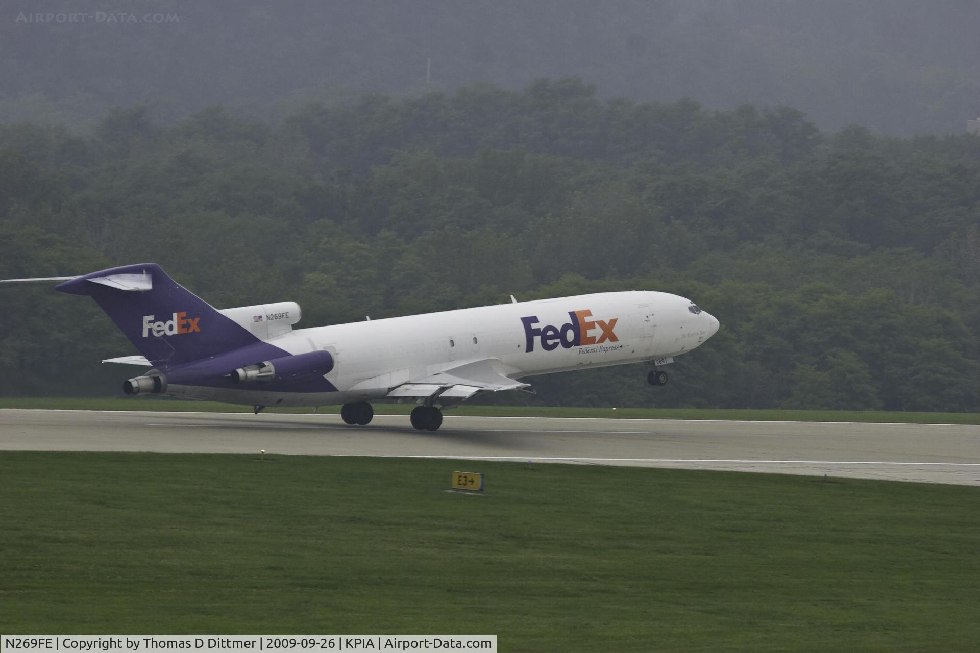 N269FE, 1979 Boeing 727-233F C/N 21675, Federal Express (N269FE) breaks ground
