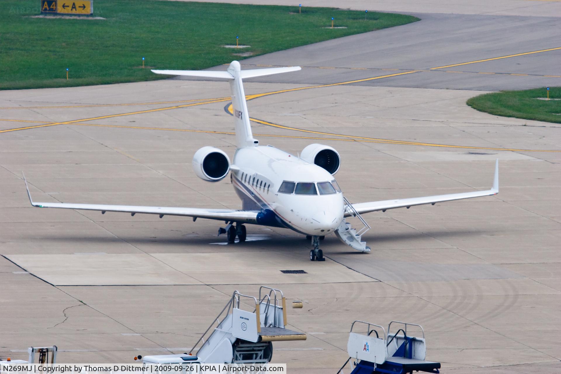 N269MJ, 2007 Bombardier Challenger 300 (BD-100-1A10) C/N 20180, N269MJ at Peoria Illinois