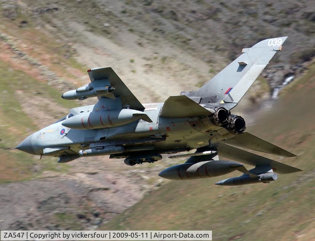 ZA547, 1981 Panavia Tornado GR.4 C/N 060/BS016/3031, Royal Air Force Tornado GR4 (c/n BS016) operated by the Marham Wing, coded '039'. Taken at Dunmail Raise, Cumbria.