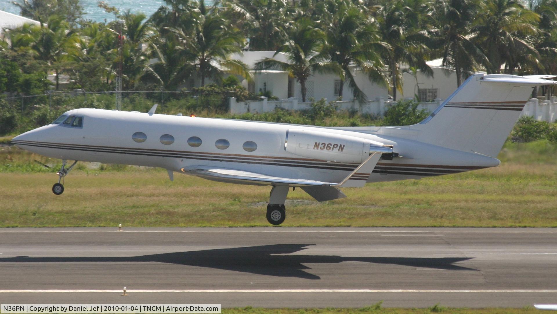 N36PN, 1969 Grumman G-1159B C/N 42, N36pn landing at TNCM