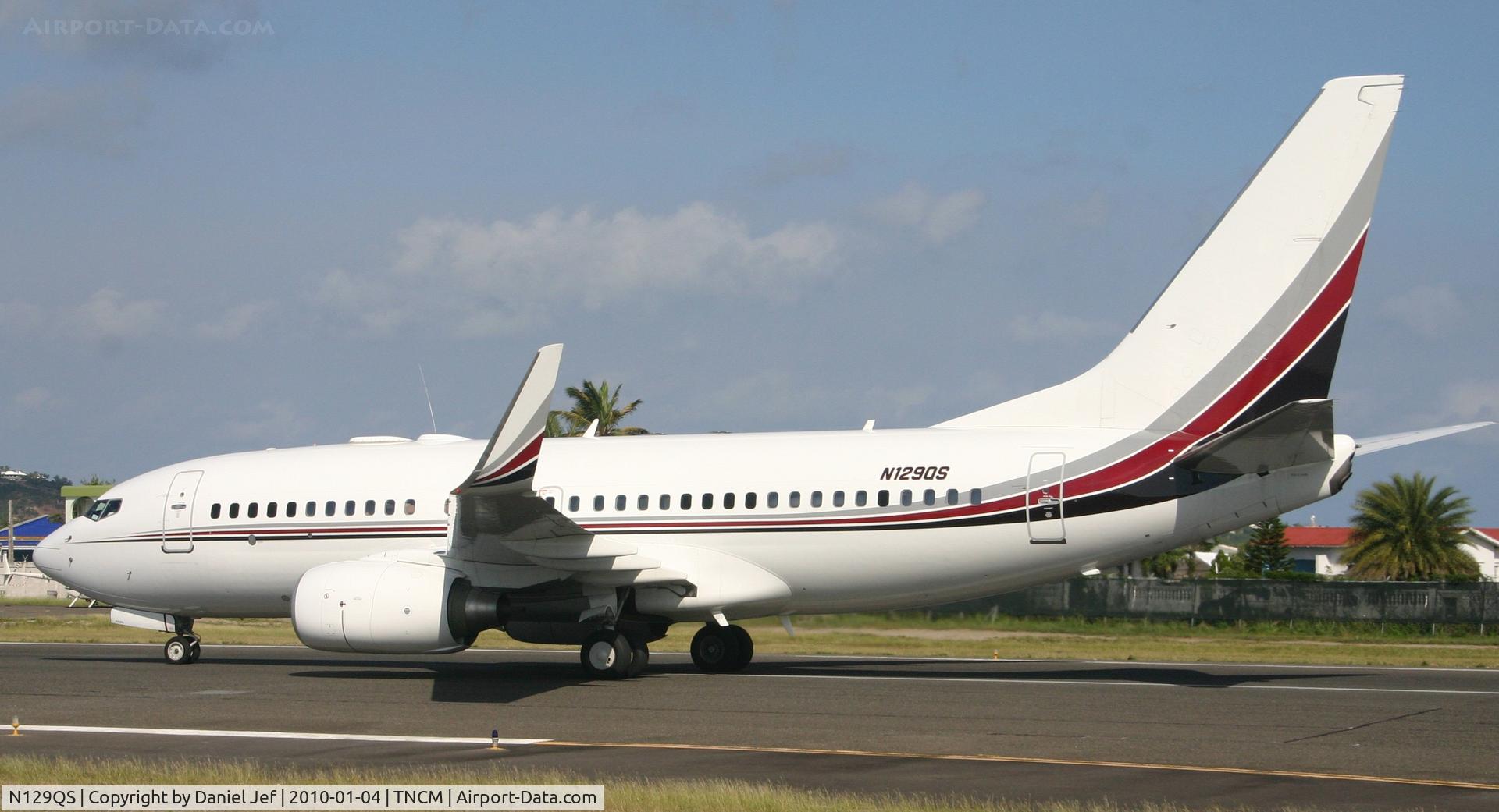 N129QS, 1999 Boeing 737-7BC C/N 30329, N129QS back tracking the active runway for parking on the main ramp