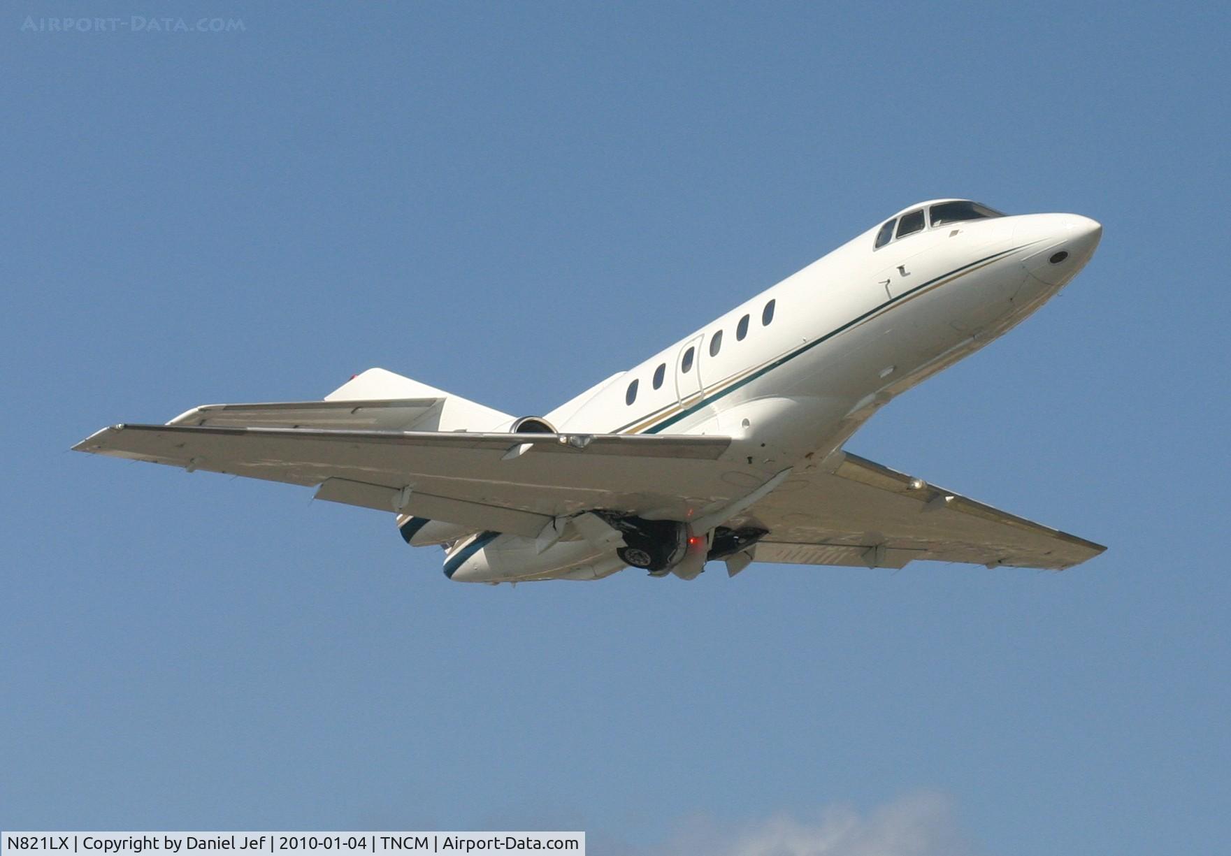 N821LX, 1999 Raytheon Hawker 800XP C/N 258406, N821LX departing TNCM