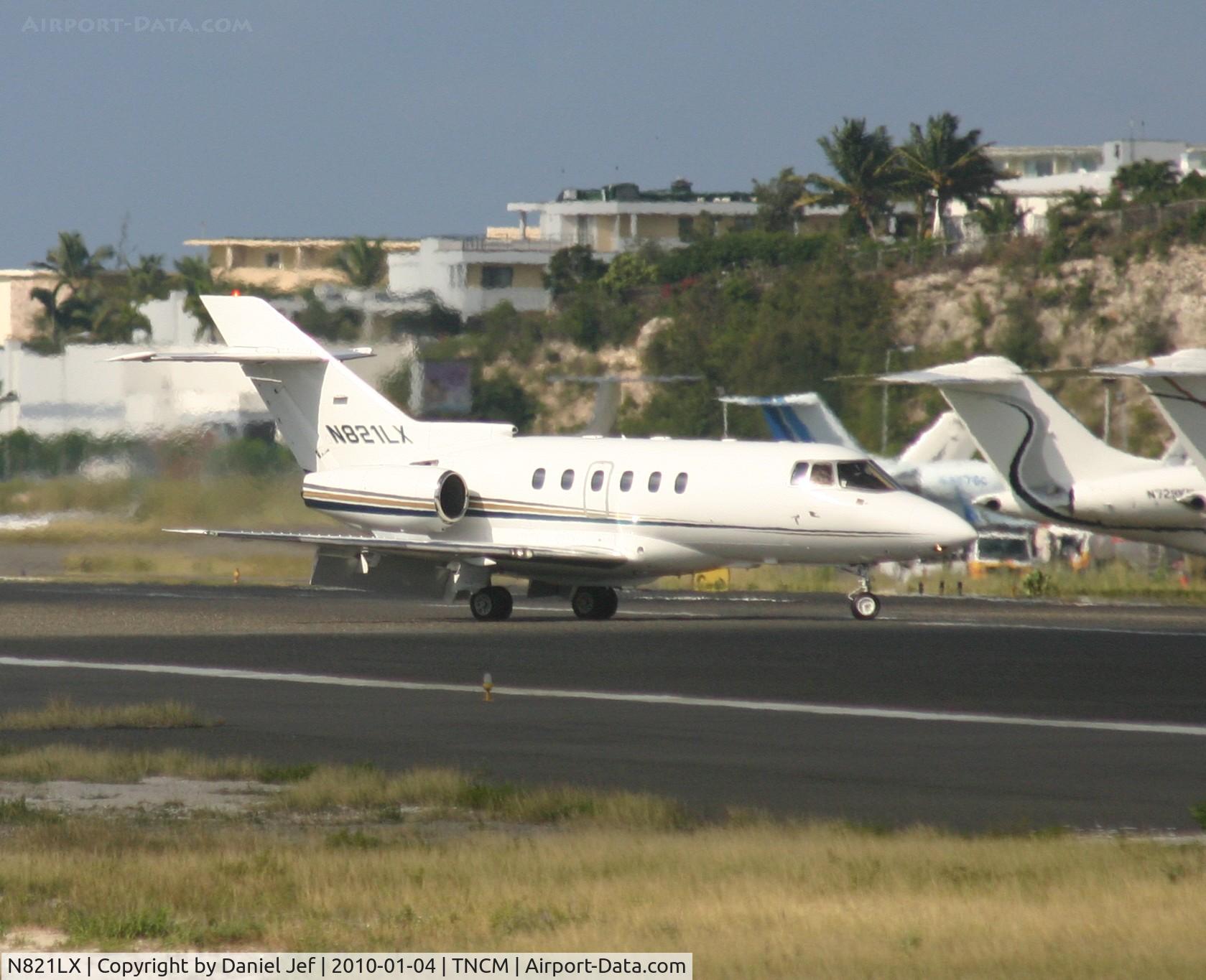 N821LX, 1999 Raytheon Hawker 800XP C/N 258406, N821LX Just landed and taxing of the active