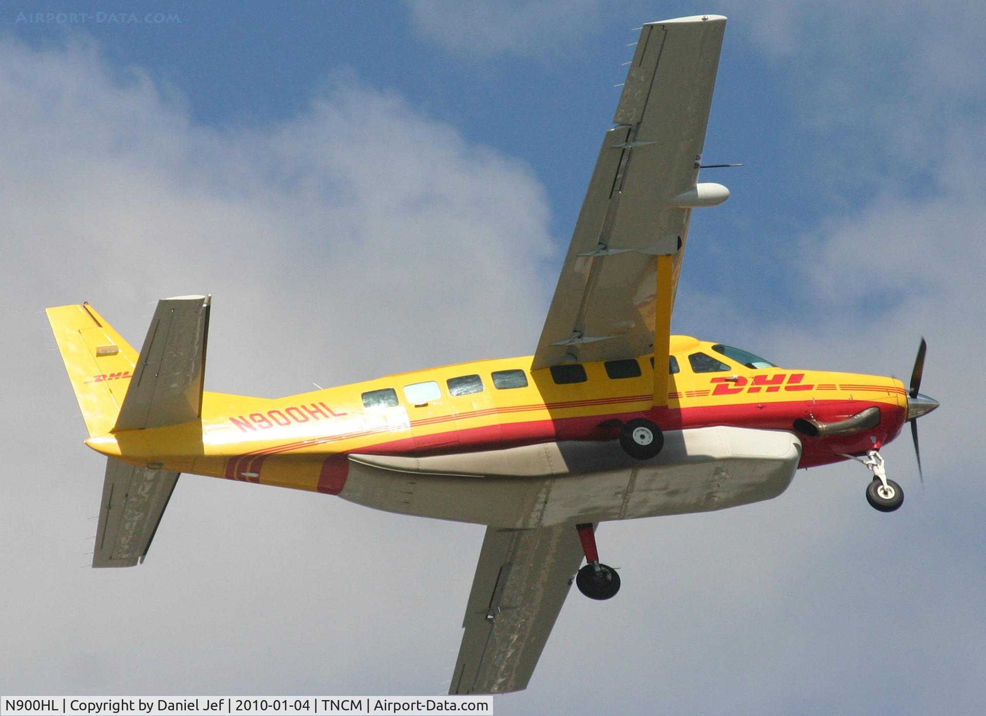 N900HL, 2007 Cessna 208B C/N 208B1295, DHL N900HL departing TNCM