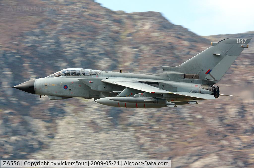 ZA556, 1981 Panavia Tornado GR.4 C/N 075/BS020/3040, Royal Air Force Tornado GR4 (c/n BS020) operated by the Marham Wing, coded '047'. Taken in the A5 Pass, North Wales.