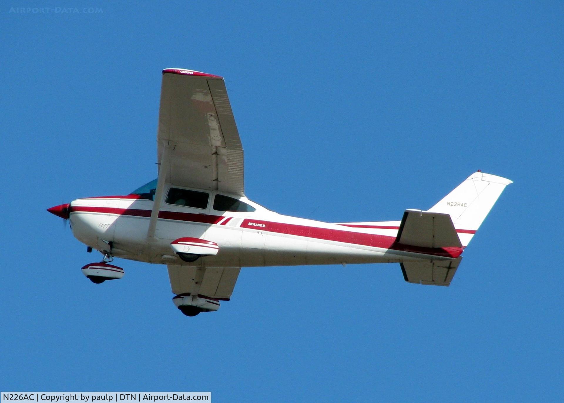 N226AC, 1979 Cessna 182Q Skylane C/N 18267019, Off of runway 32 at Shreveport Regional.