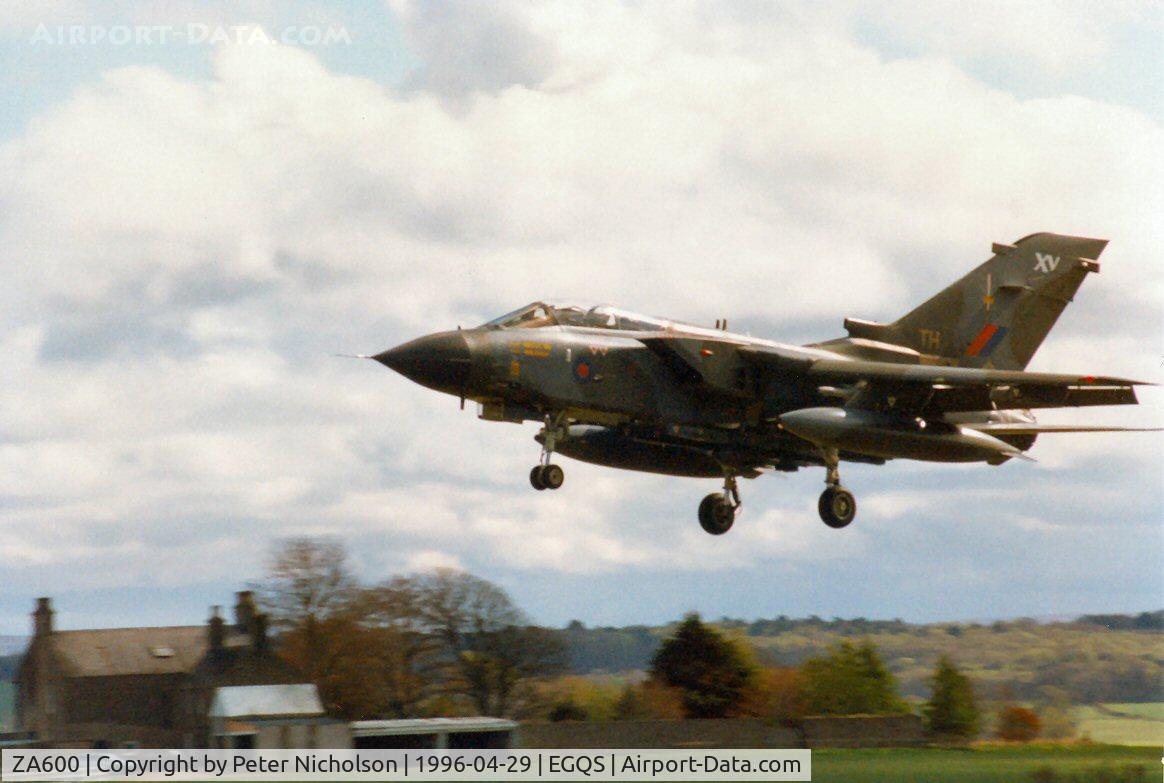 ZA600, 1982 Panavia Tornado GR.1 C/N 122/BS039/2123, Tornado GR.1 of 15[R] Squadron on final approach to Lossiemouth in April 1996.