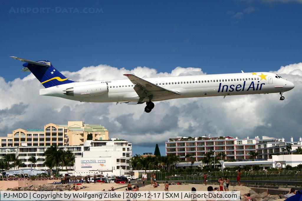 PJ-MDD, 1990 McDonnell Douglas MD-82 (DC-9-82) C/N 49972, visitor