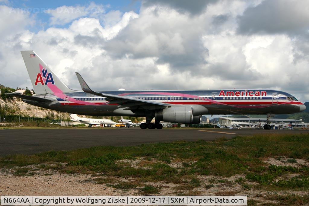N664AA, 1992 Boeing 757-223 C/N 25298, visitor