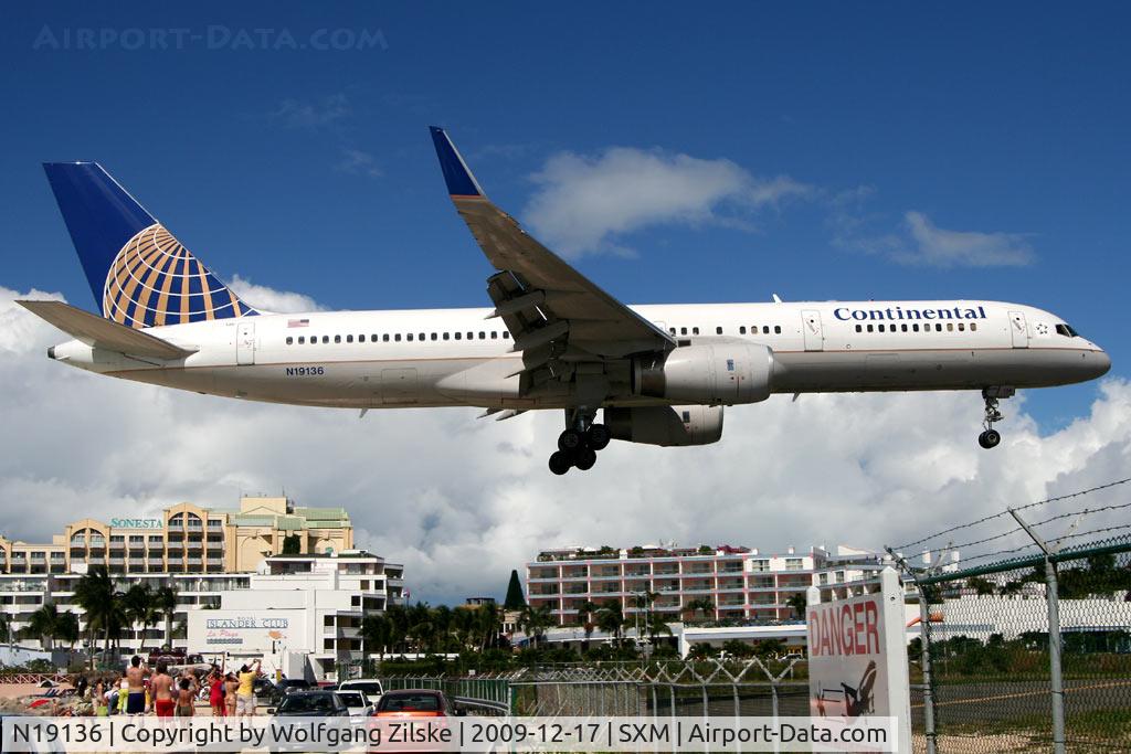 N19136, 1999 Boeing 757-224 C/N 29285, visitor