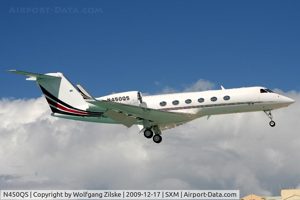 N450QS, 2006 Gulfstream Aerospace GIV-X (G450) C/N 4046, visitor