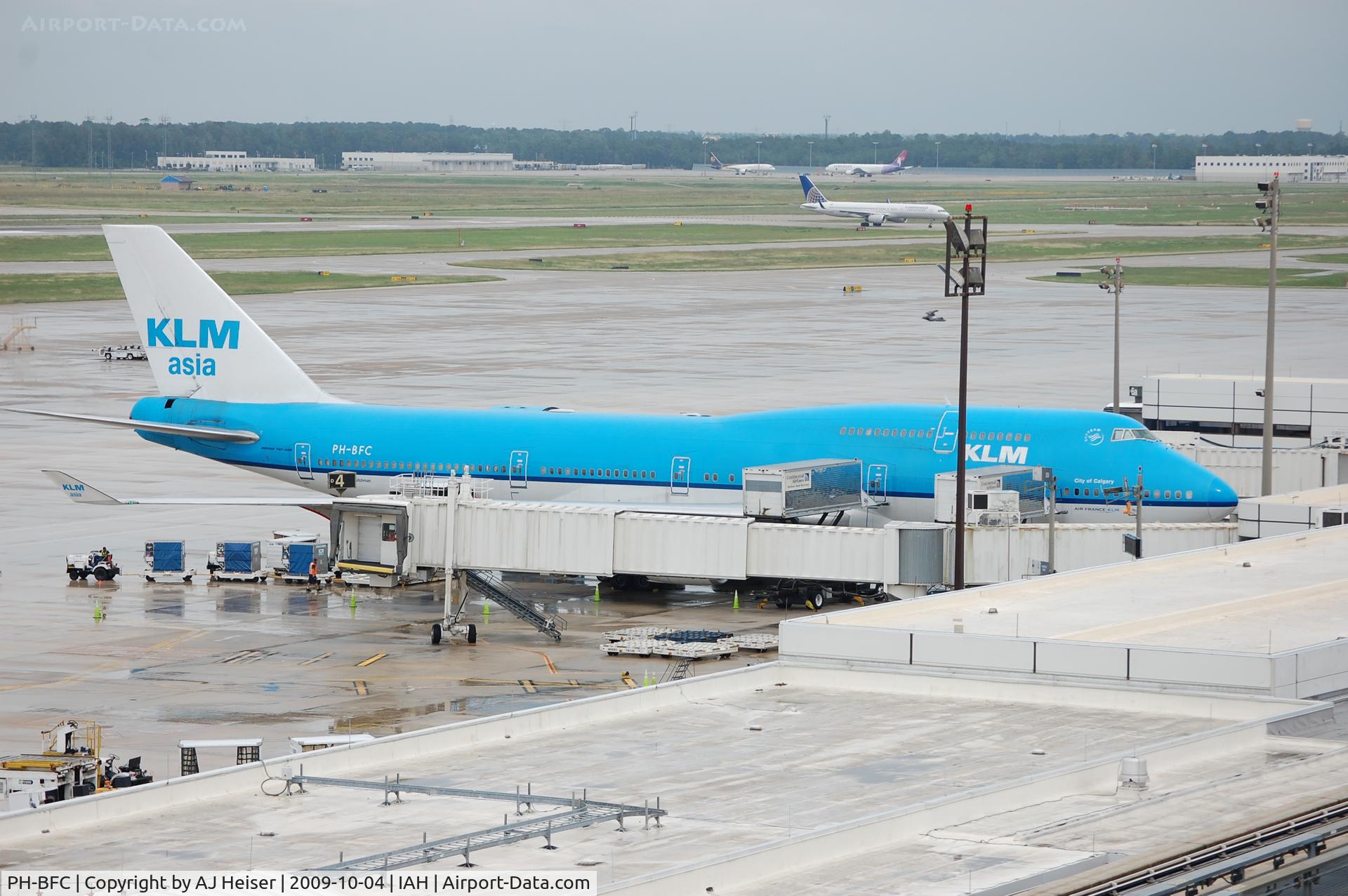 PH-BFC, 1989 Boeing 747-406BC C/N 23982, PH-BFC parked at Term D