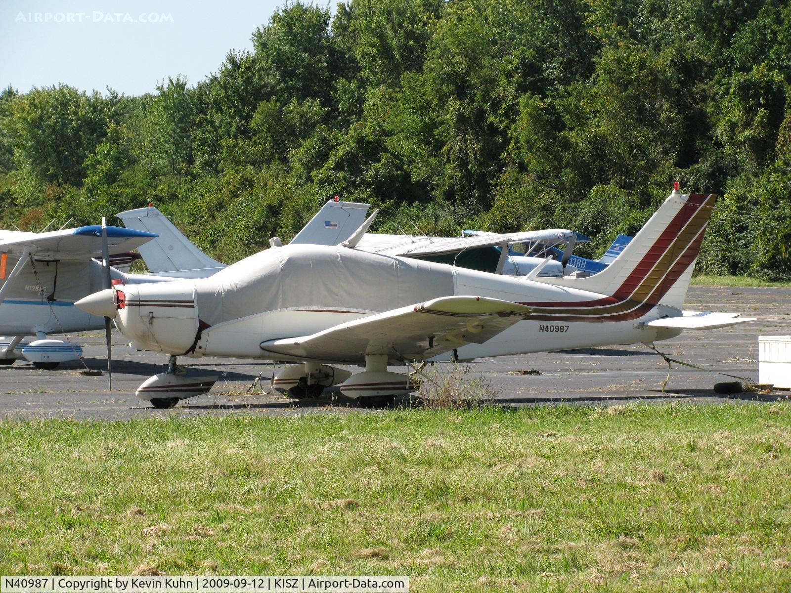 N40987, 1973 Piper PA-28-151 C/N 28-7415126, Crowded ramp