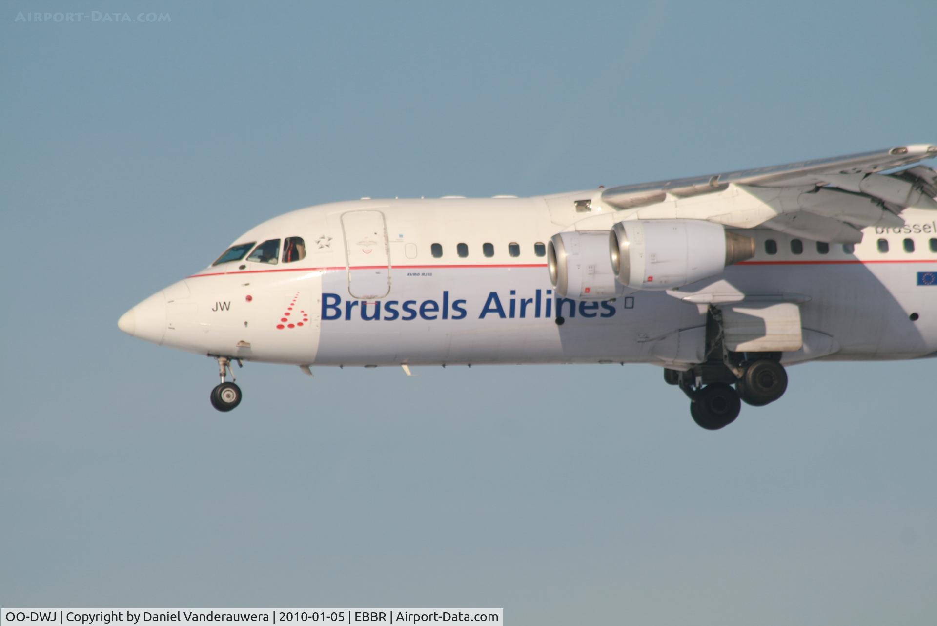 OO-DWJ, 1999 British Aerospace Avro 146-RJ100 C/N E3355, with Star Alliance