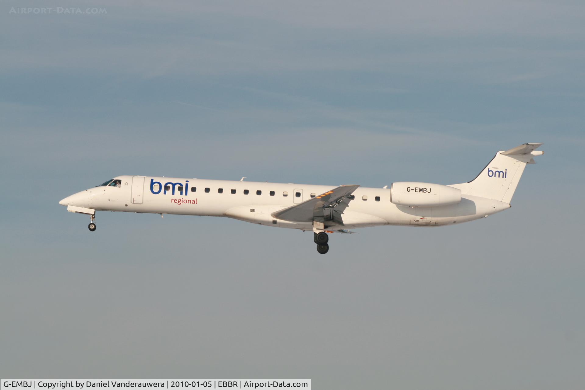 G-EMBJ, 1999 Embraer ERJ-145EU (EMB-145EU) C/N 145134, Flight BD149 is descending to RWY 25L