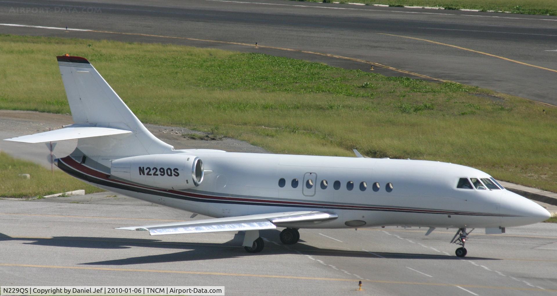 N229QS, 2001 Dassault Falcon 2000 C/N 129, N229QS taxing on the bypass for the holding point Alpha for take off