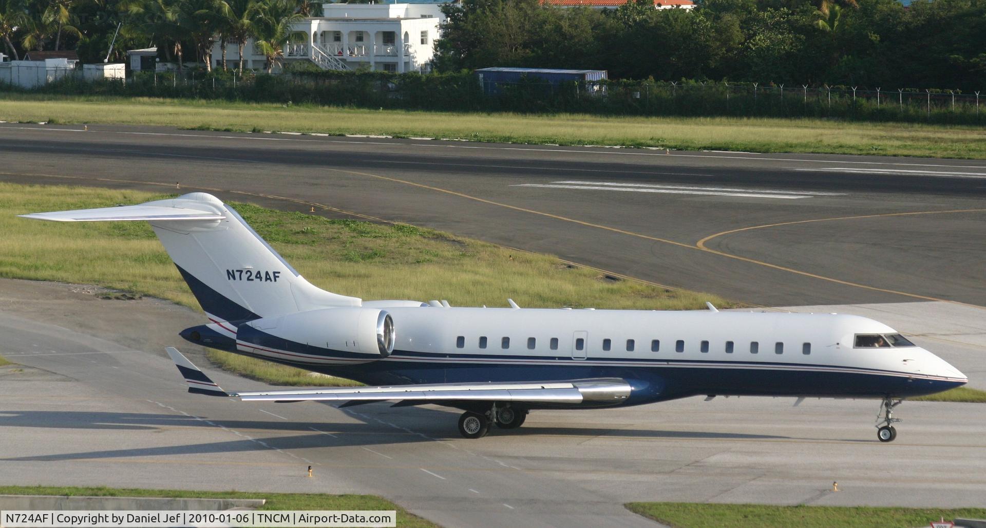 N724AF, 1999 Bombardier BD-700-1A10 Global Express C/N 9031, N724AF taxing on the bypass for the holding point alpha for take off