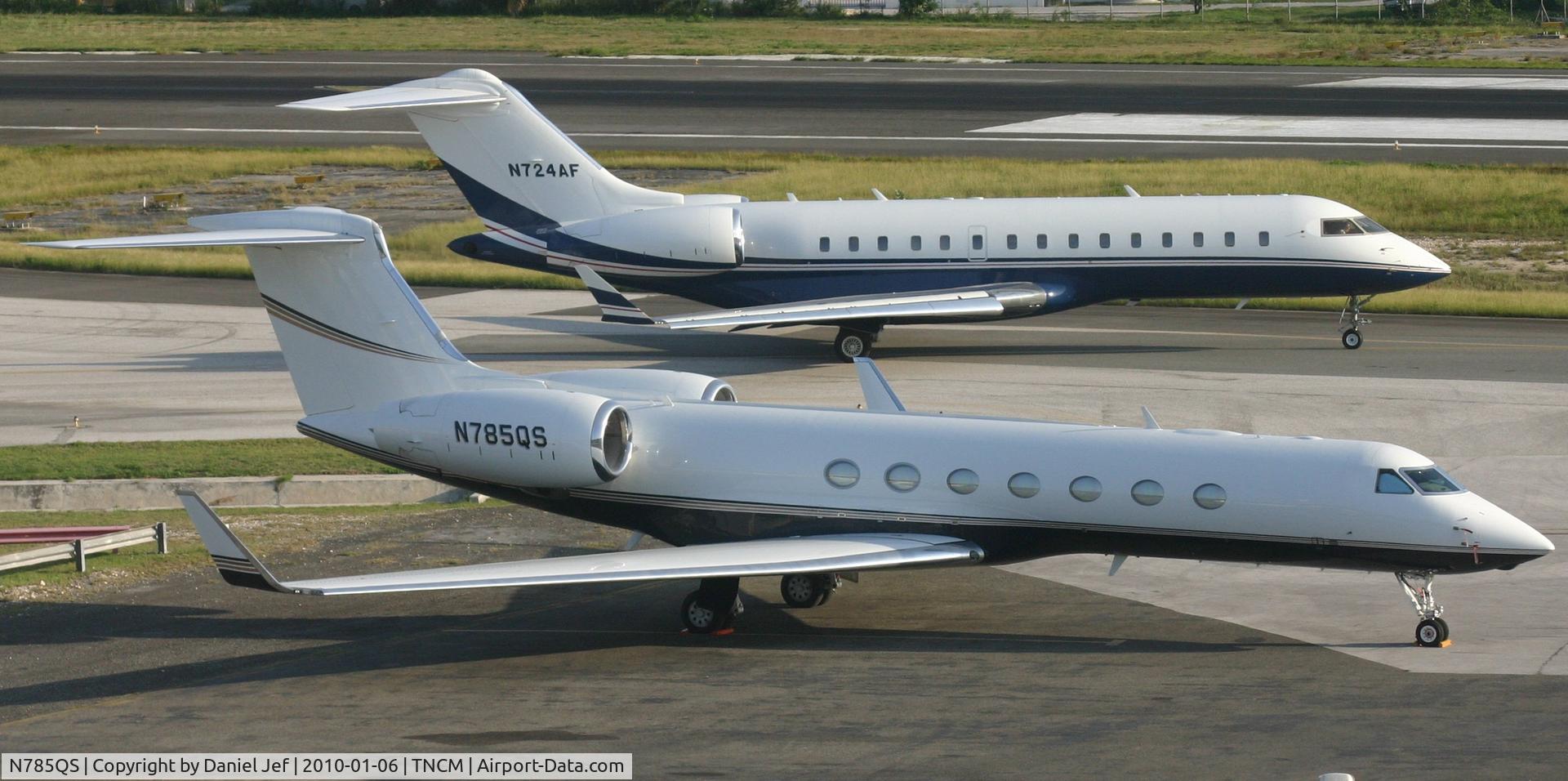 N785QS, 2007 Gulfstream Aerospace GV-SP (G550) C/N 5157, N785QS Park at the cargo ramp