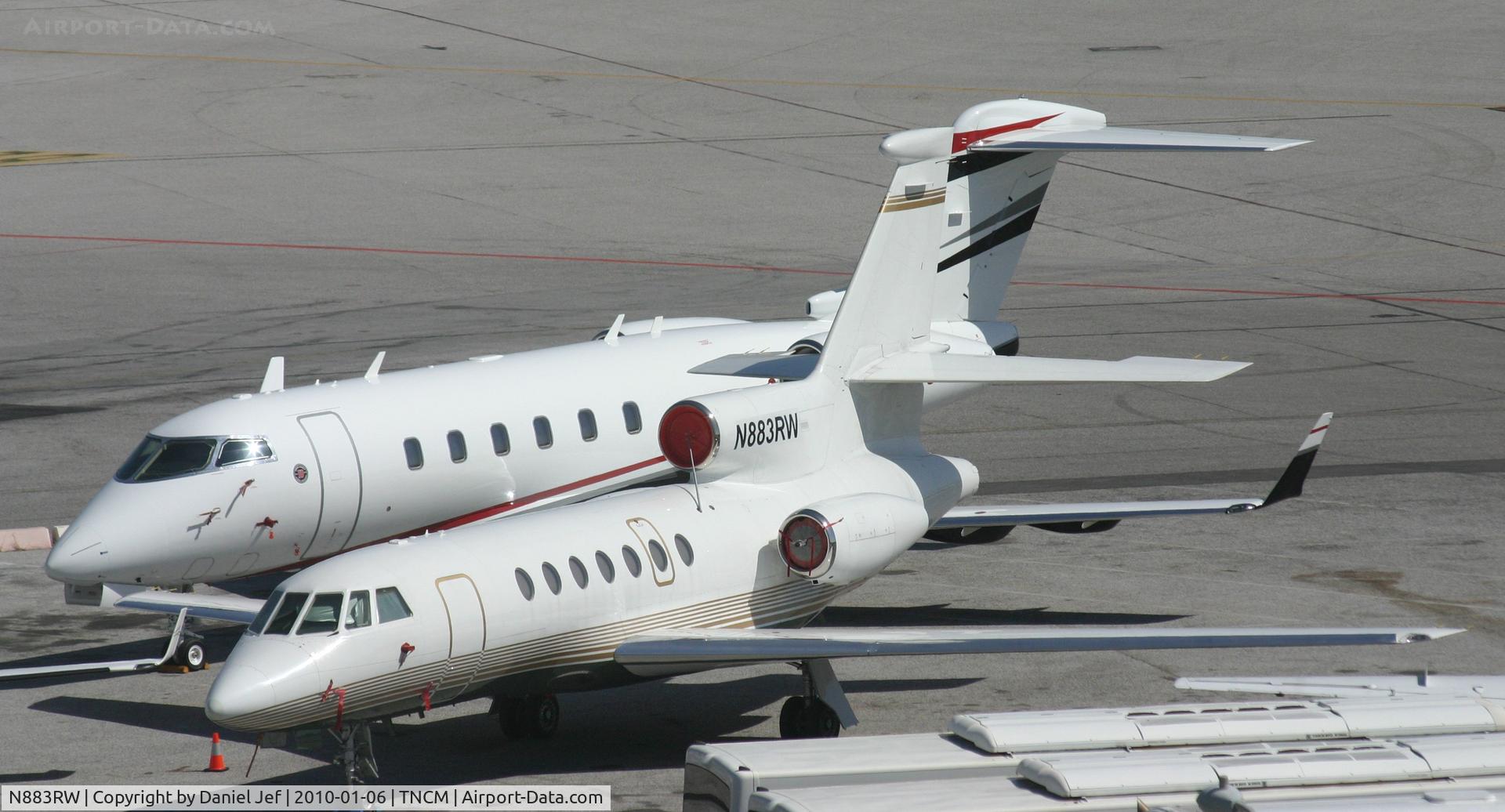 N883RW, 2004 Dassault Falcon 50EX C/N 338, N88RW park on the main ramp
