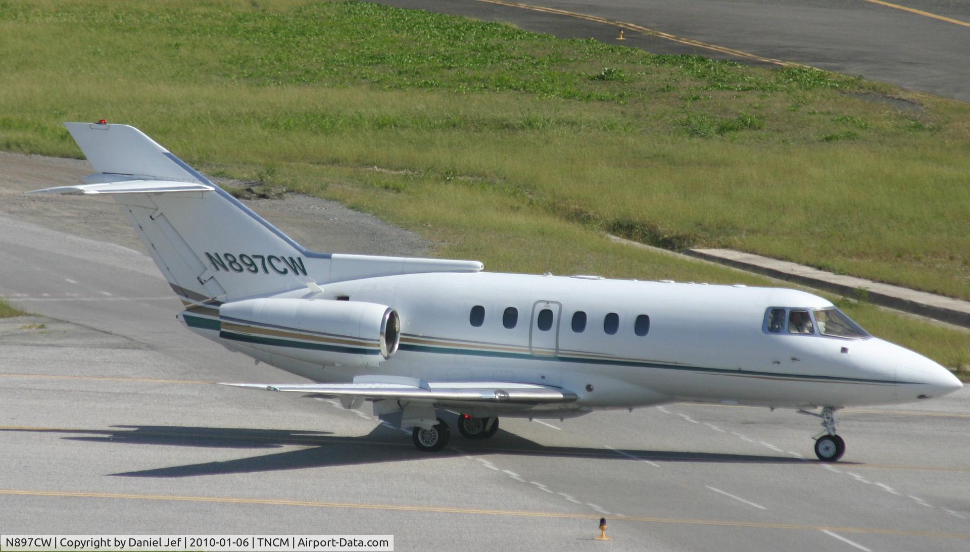 N897CW, British Aerospace BAe.125 Series 800A C/N 258077, N897CW taxing to take off