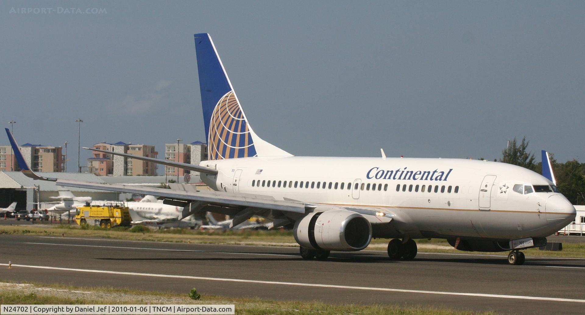 N24702, 1998 Boeing 737-724 C/N 28763, N24702 just landed at tncm