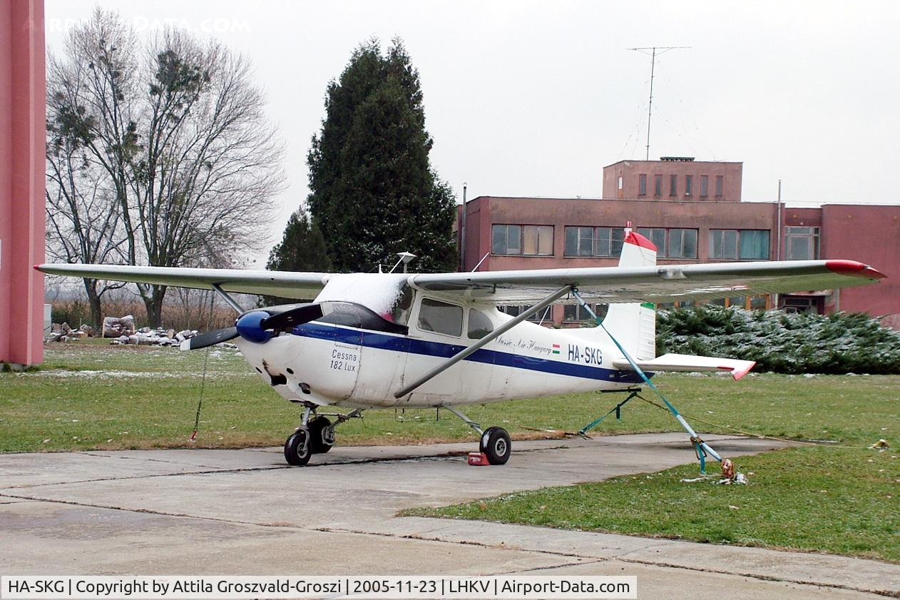 HA-SKG, 1957 Cessna 182A Skylane C/N 34371, Hungary-Kaposújlak airport.