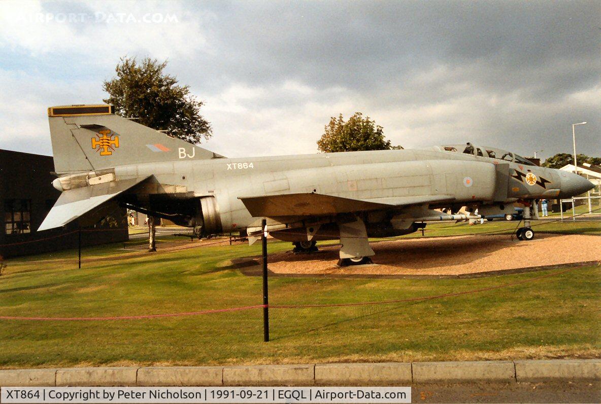 XT864, 1968 McDonnell Douglas Phantom FG1 C/N 2475, Phantom FG.1 in 111 Squadron markings was the gate guardian at the 1991 Leuchars Airshow.