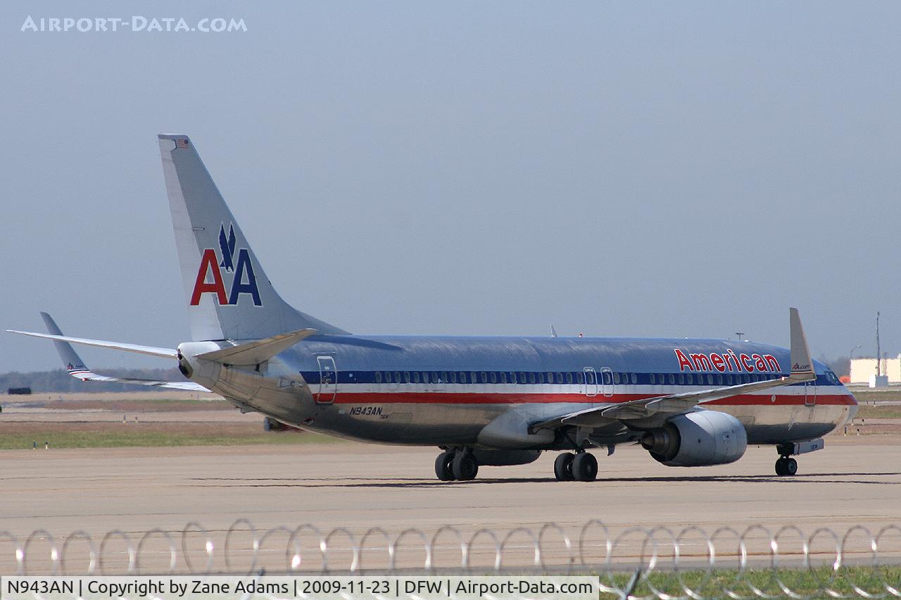 N943AN, 2000 Boeing 737-823 C/N 30599, American Airlines at DFW