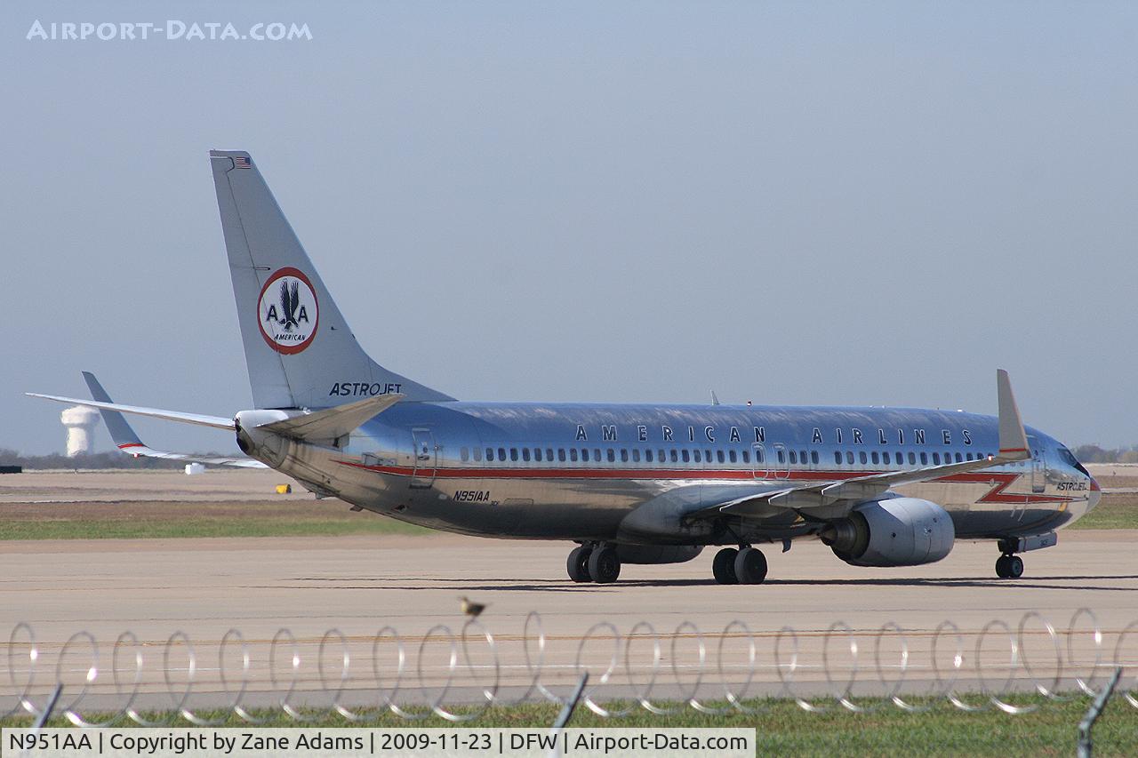 N951AA, 2000 Boeing 737-823 C/N 29538, American Airlines at DFW