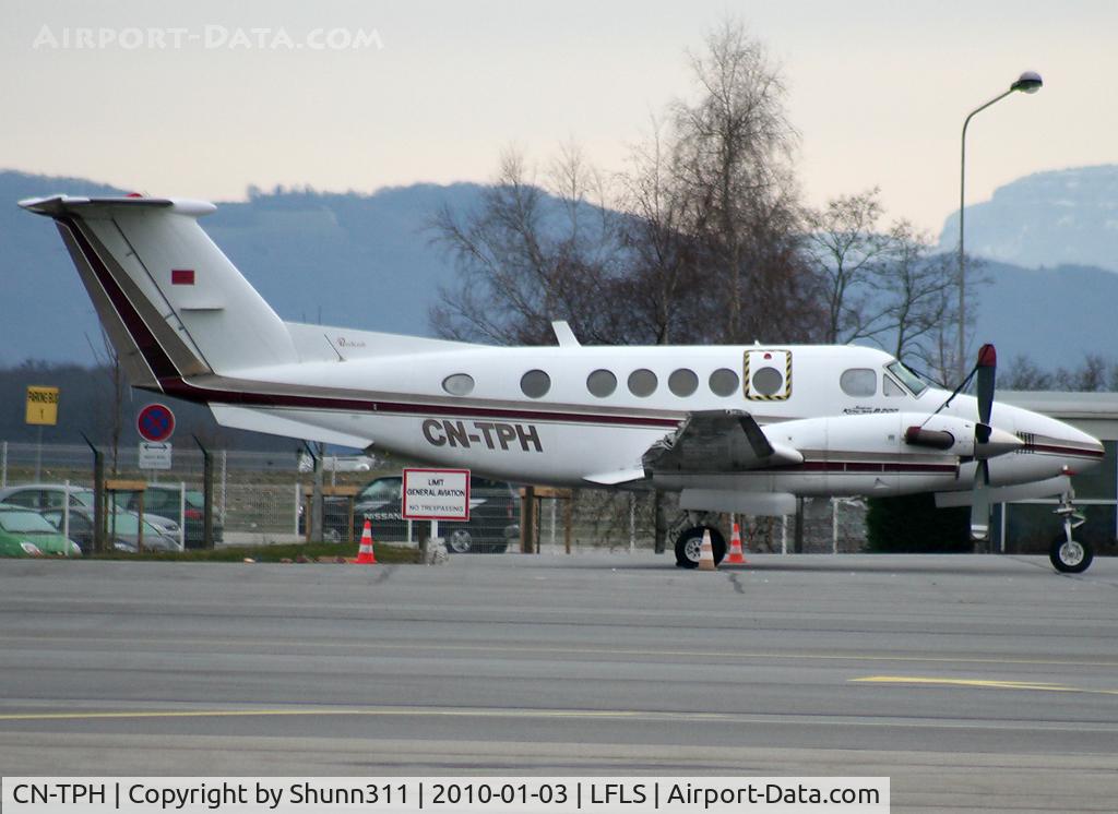 CN-TPH, 1982 Beech B200 Super King Air C/N BB-1006, Parked at the General Aviation area...