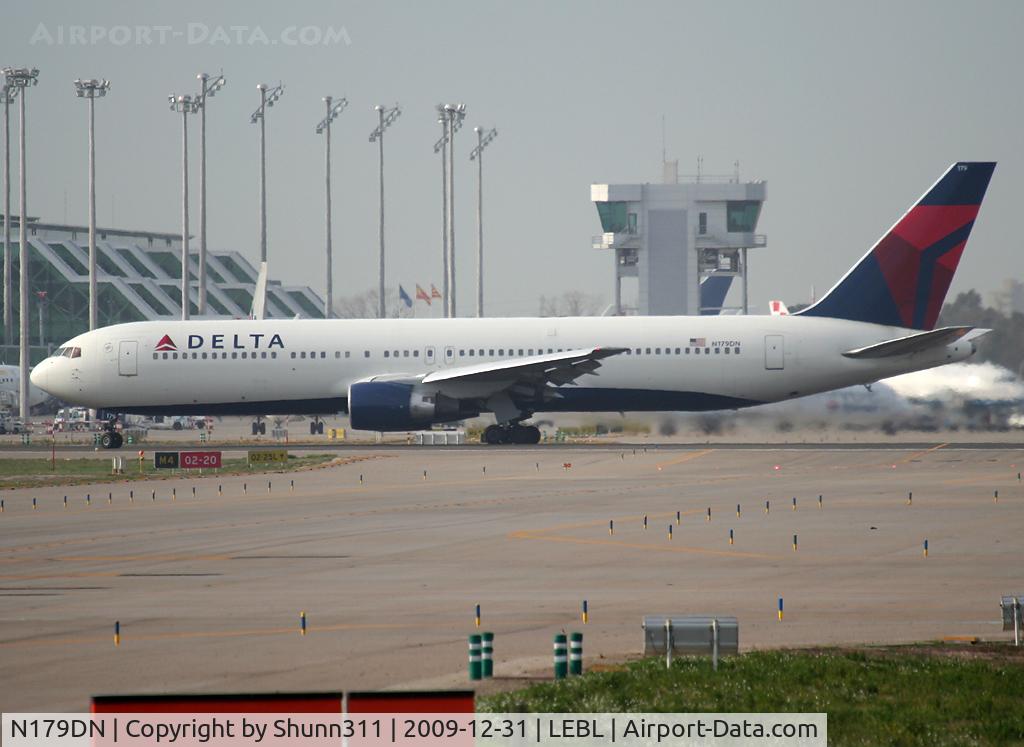 N179DN, 1991 Boeing 767-332 C/N 25144, Taxiing to rwy 25L
