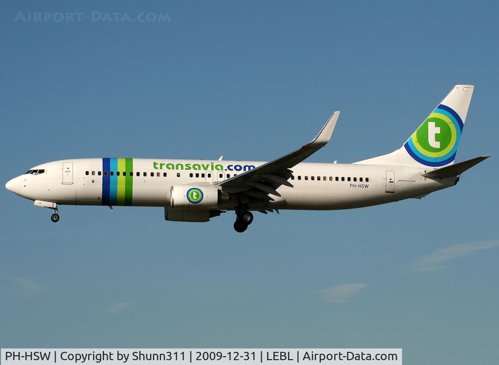 PH-HSW, 2009 Boeing 737-8K2 C/N 37160, Now in basic c/s... Landing rwy 25R