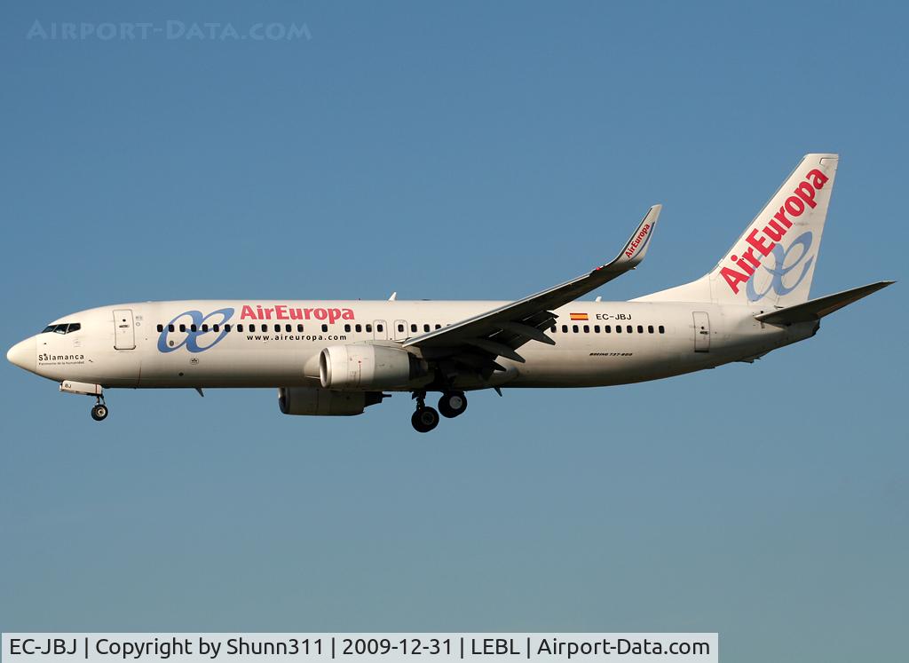 EC-JBJ, 2004 Boeing 737-8BK C/N 33972, Landing rwy 25R with additional 'Salamanca' logojet...