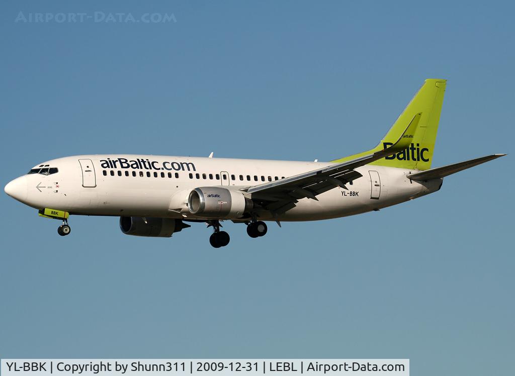 YL-BBK, 1998 Boeing 737-33V C/N 29332, Landing rwy 25R